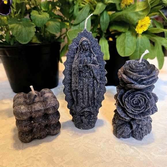 Handmade Sculpted Candles – Custom Colors, Custom Fragrances - Picture 3 of 10